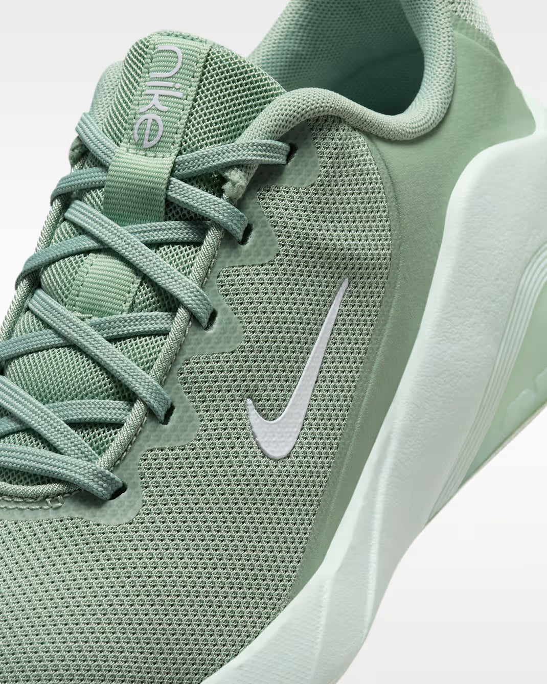 Nike Bella 7
